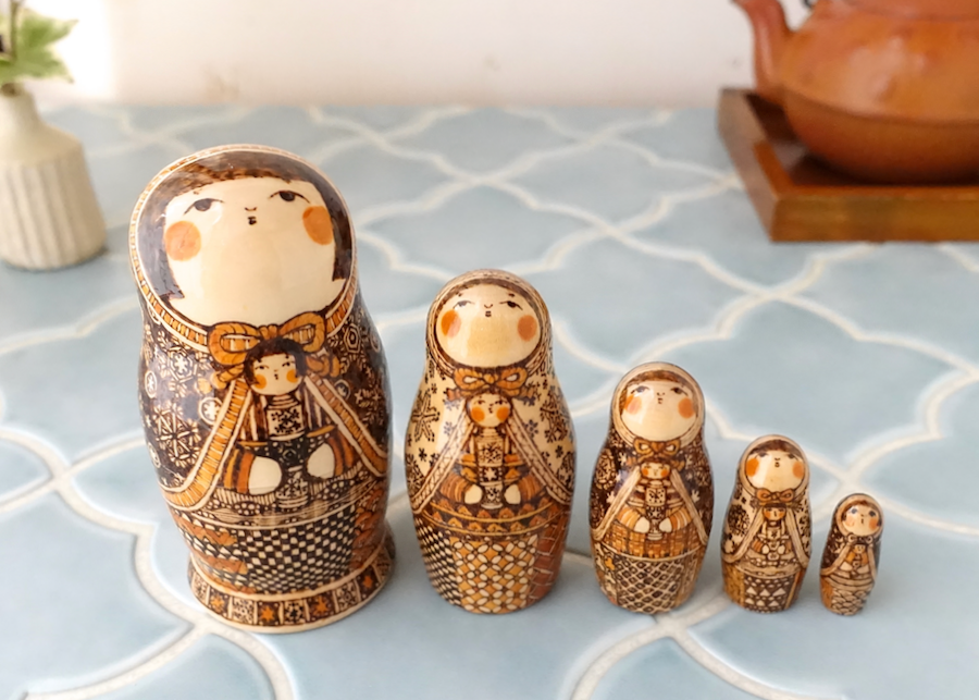 雪華模様のこけし顔マトリョーシカ